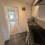 Modern & Cozy Gem - 10min To Center - Parking *