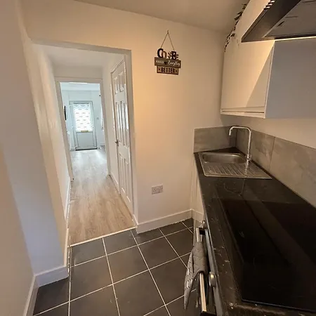 Modern & Cozy Gem - 10min To Center - Parking *