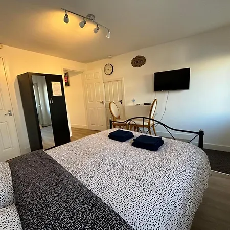Apartment Modern & Cozy Gem - 10min To Center - Parking *