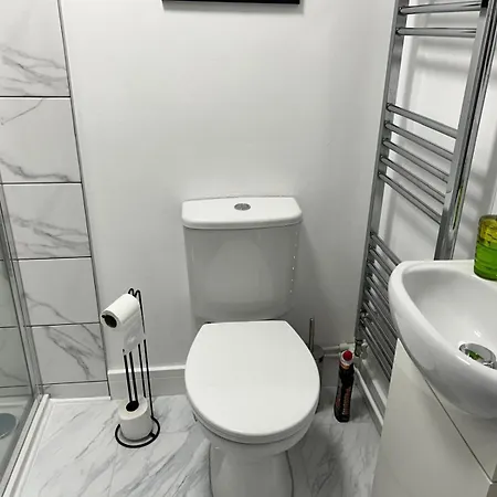 Modern & Cozy Gem - 10min To Center - Parking Apartment York