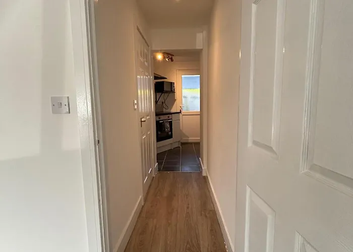 Modern & Cozy Gem - 10min To Center - Parking York